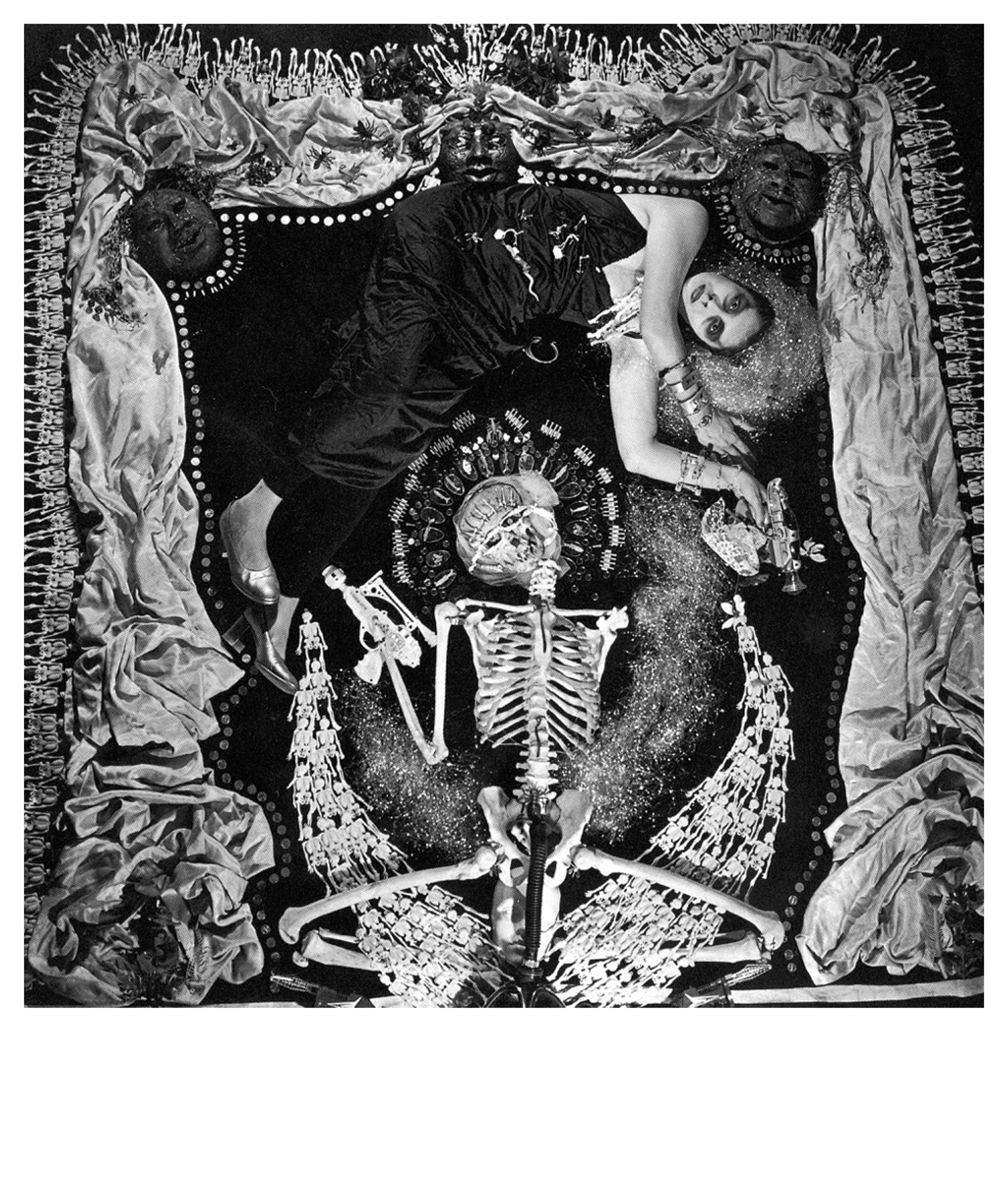 Steven Arnold - grotto of Madame La Morte. 1982. Gelatina de plata vintage. 20' x 16' : 50,8 x 40,64 cm