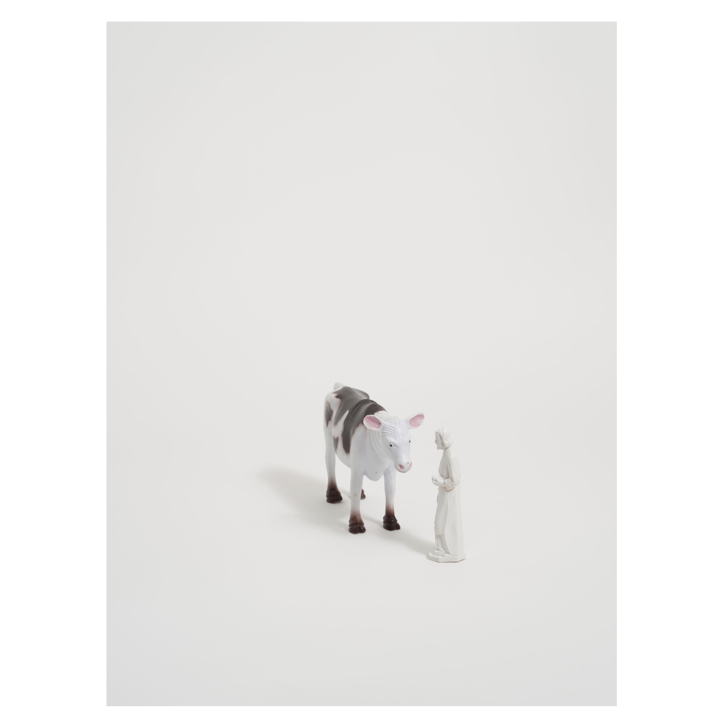 Liliana Porter - Cow With Christ. 2016. Fotografía Fuji-Flex C-print. 56,4 x 42 cm