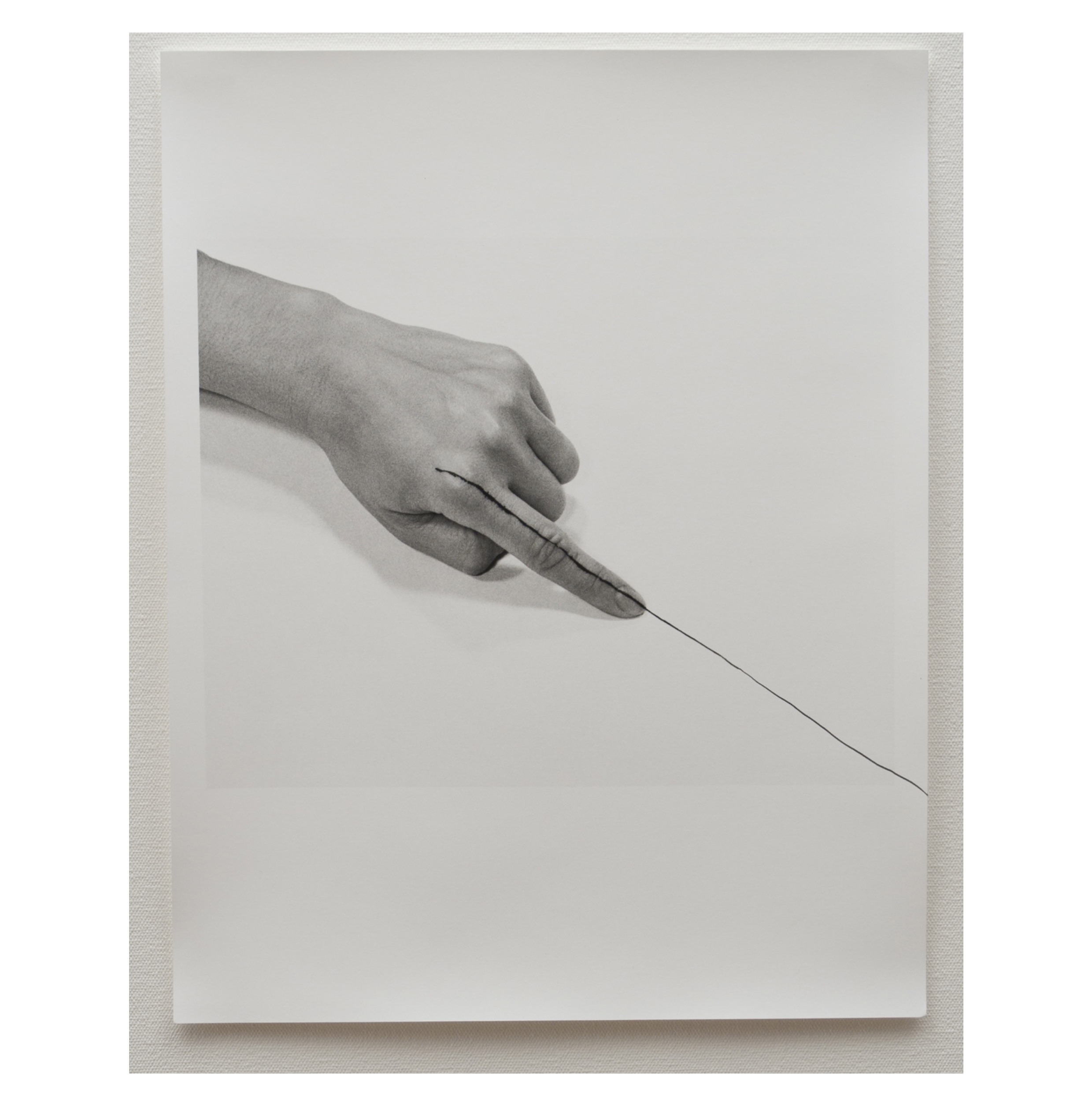 Liliana Porter - Untitled (Line). 1973. Gelatina de plata y grafito. 35,5 x 28 cm