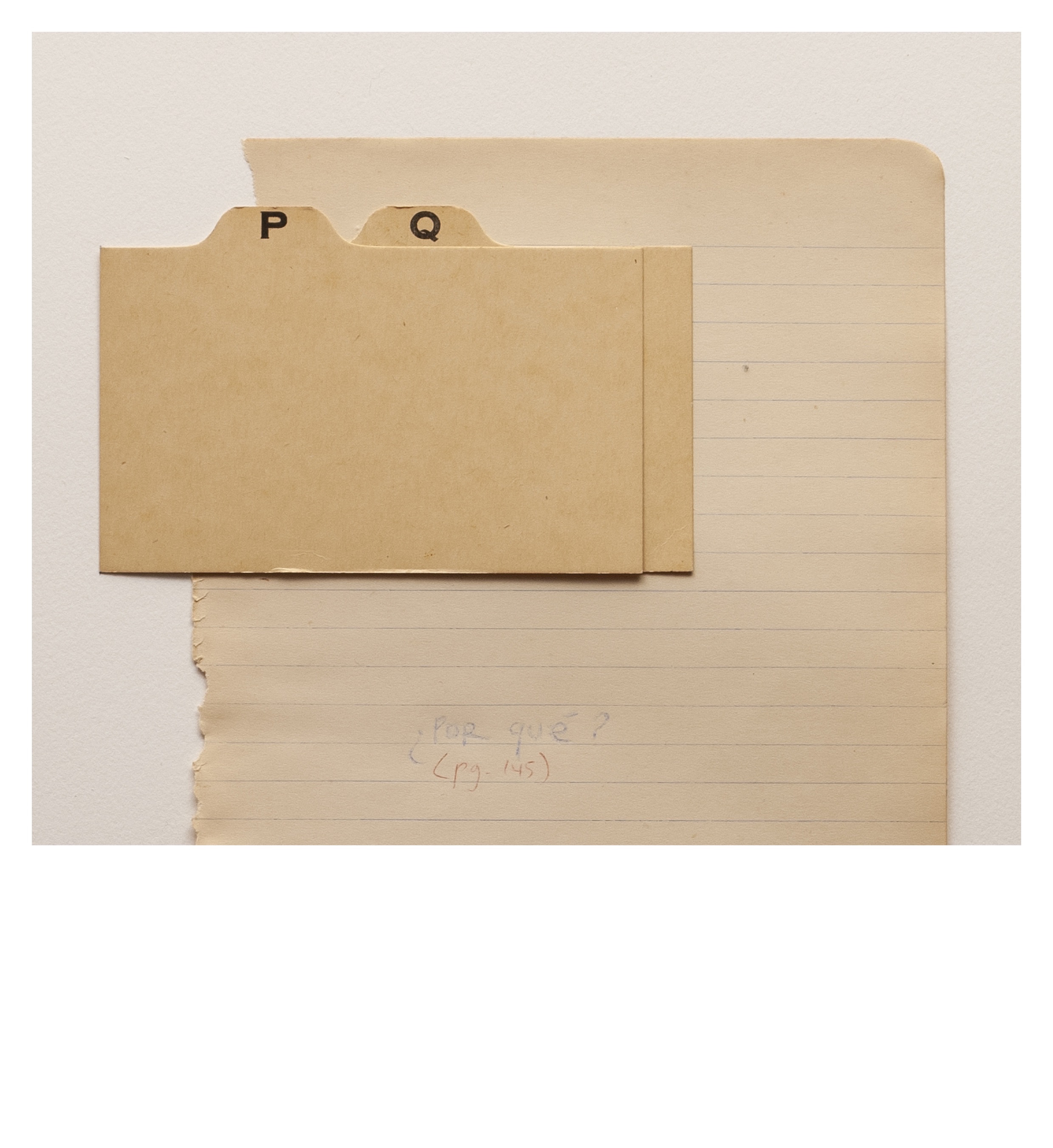 Alicia Mihai Gazcue - Por Qué. 1974. Fichas de cartulina con letras impresas y lápiz de color sobre hoja de cuaderno. 40,64 x 33,02 cm. Único. Detalle